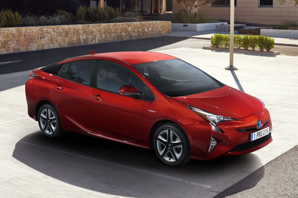 Toyota будет массово выпускать электрокары к 2020 году