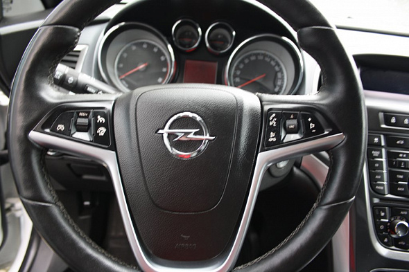 Фото Опель Астра 2013 цена 650000 руб. Фото Опель Астра 2013 цена 650000 руб.